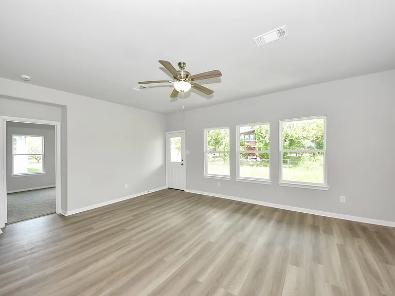 638 Stovall Dr — Photo 11