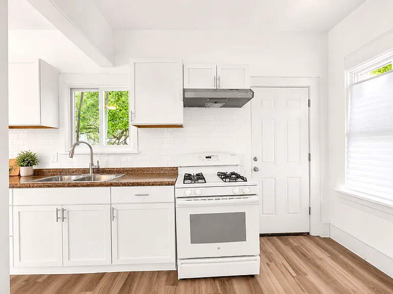 9403 Lamont Ave — Photo 10
