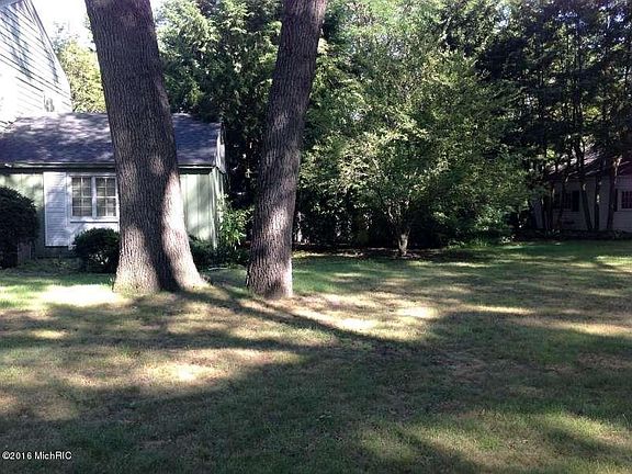 2nd image of 2372 Westwood St