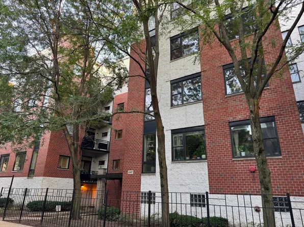 2307 W Wolfram St APT 214, Chicago, IL 60618