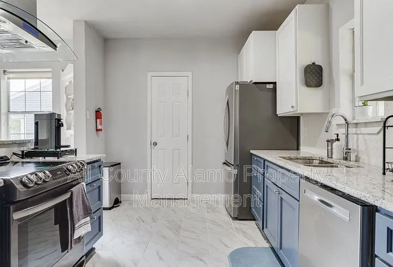 1031 W Gramercy Pl — Photo 19