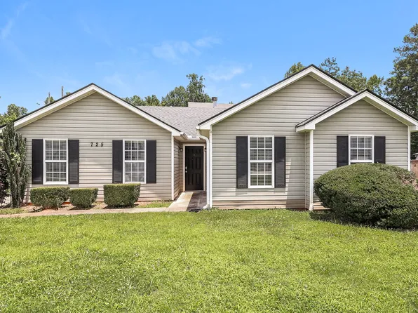 725 Cherry Branch Cir, Fairburn, GA 30213