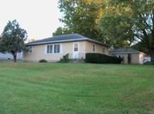 1406 Pleasant Valley Dr, Waterloo, IA 50701