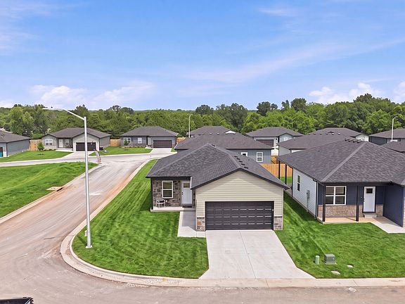 3rd image of 4880 Ridgewood Ln