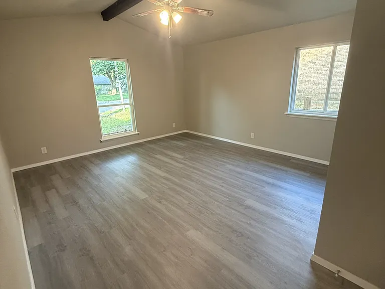 5009 Crestwood Dr — Photo 8