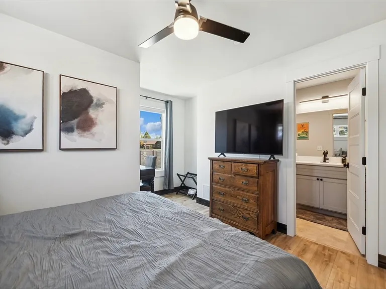 1010 7th St E #G — Photo 10