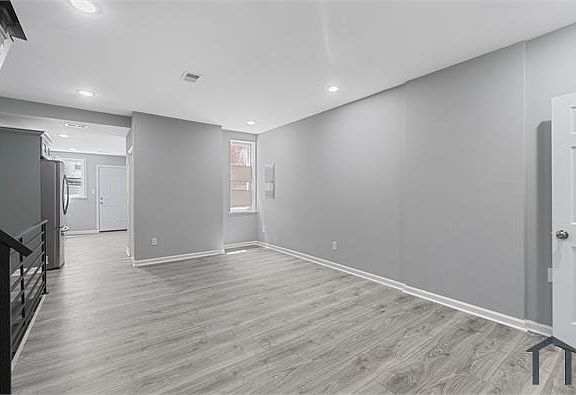 2nd image of 6202 Lansdowne Ave Floor 2