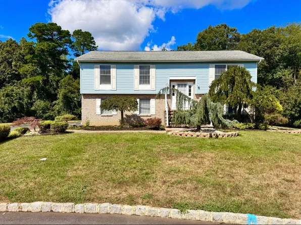 8 Mulberry Ct, Jackson, NJ 08527