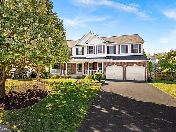 2nd image of 917 Towering Oak Ct