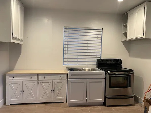 331 10th St #C, Bakersfield, CA 93304