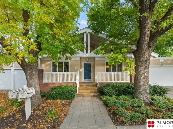 205 N 127th Plz, Omaha, NE 68154