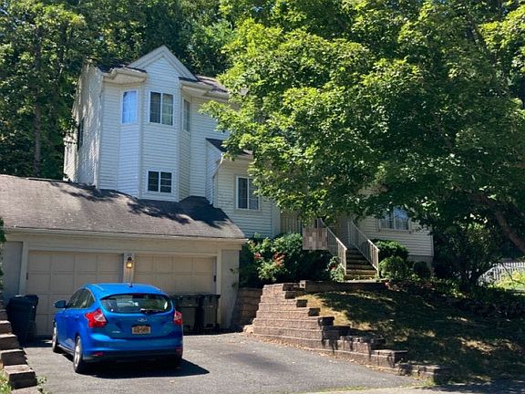 3rd image of 22 Crestwood Cir