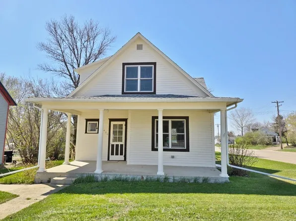 423 1st Ave NW, Kenmare, ND 58746