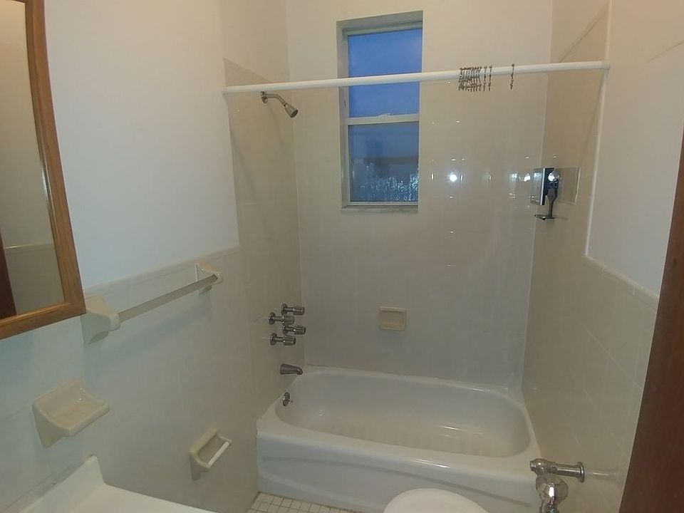2nd image of 2340 29th St APT 1C