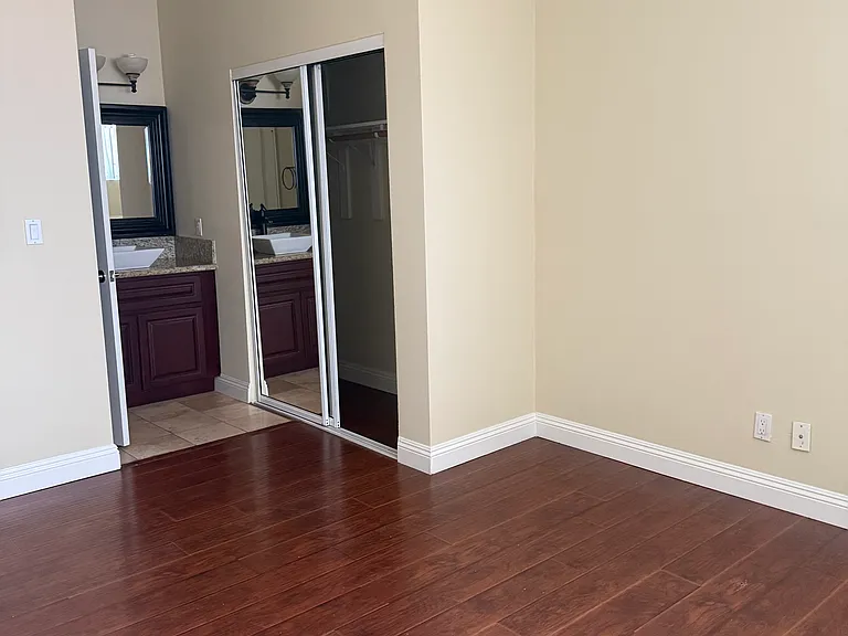 5445 Kester Ave #105 — Photo 12