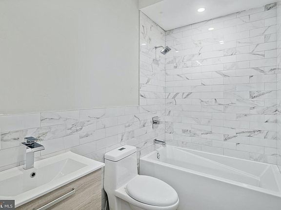 5th image of 3347 Tulip St #A