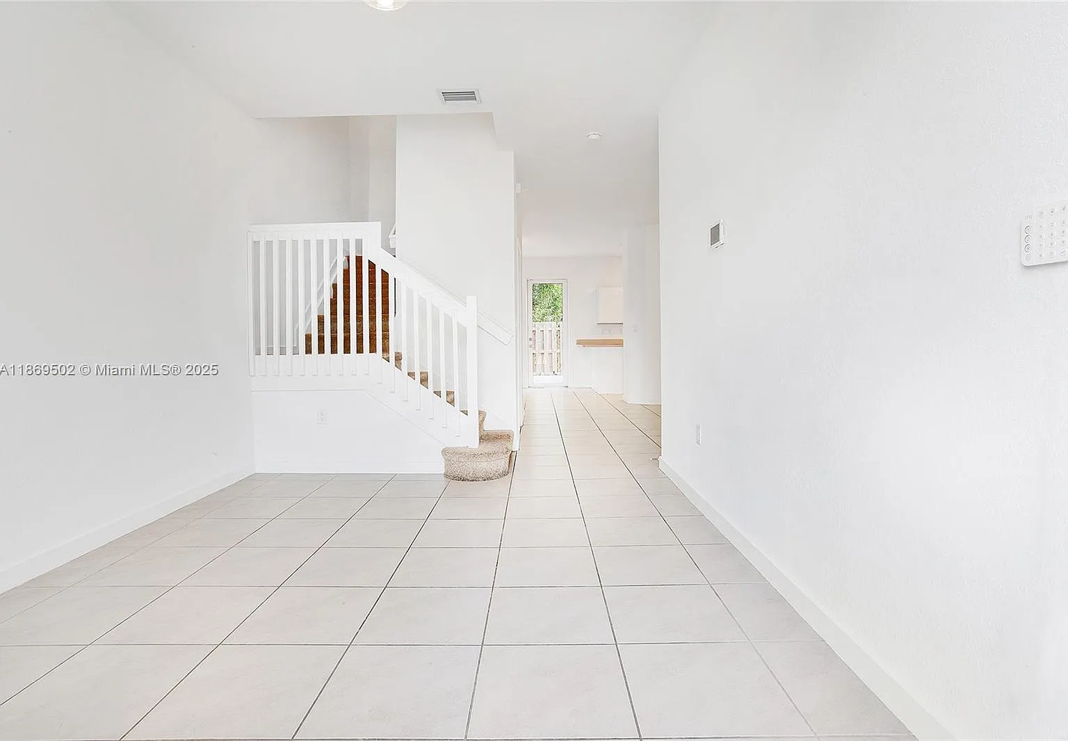 3 bed, 2.5 bath, 1524 sqft, $3,200 — Photo 4