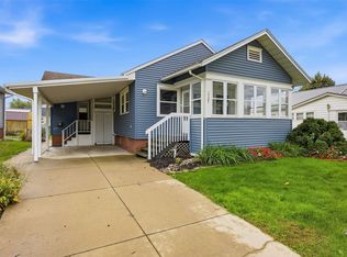 1727 Maple Dr NW, Cedar Rapids, IA 52405