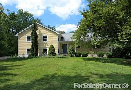 Welcome to 25 Kinnan Way
						:
						Large, attractive front yard with mature landscaping