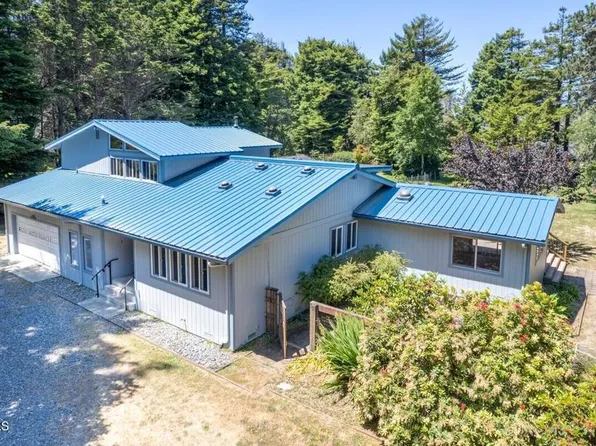 23536 Greentree Dr, Fort Bragg, CA 95437