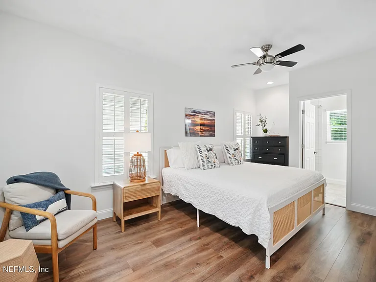 150A N Roscoe Blvd — Photo 35