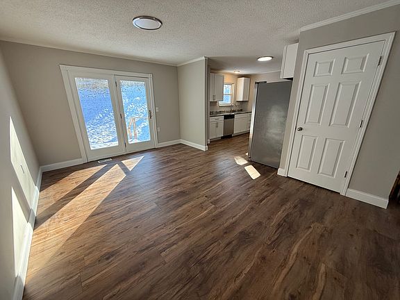 5th image of 2724 Essex St