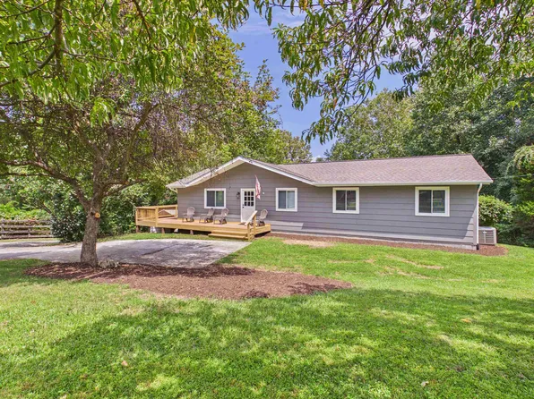 966 Magnolia Ln, Christiansburg, VA 24073