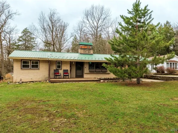 7510 Chestnut Ridge Rd, Orchard Park, NY 14127