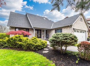 67 Honeysuckle Cres, Hamilton, ON L9K 1B2