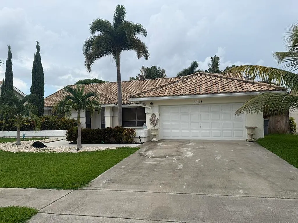 4 bed, 2.0 bath, 2302 sqft, $4,300 — Photo 1