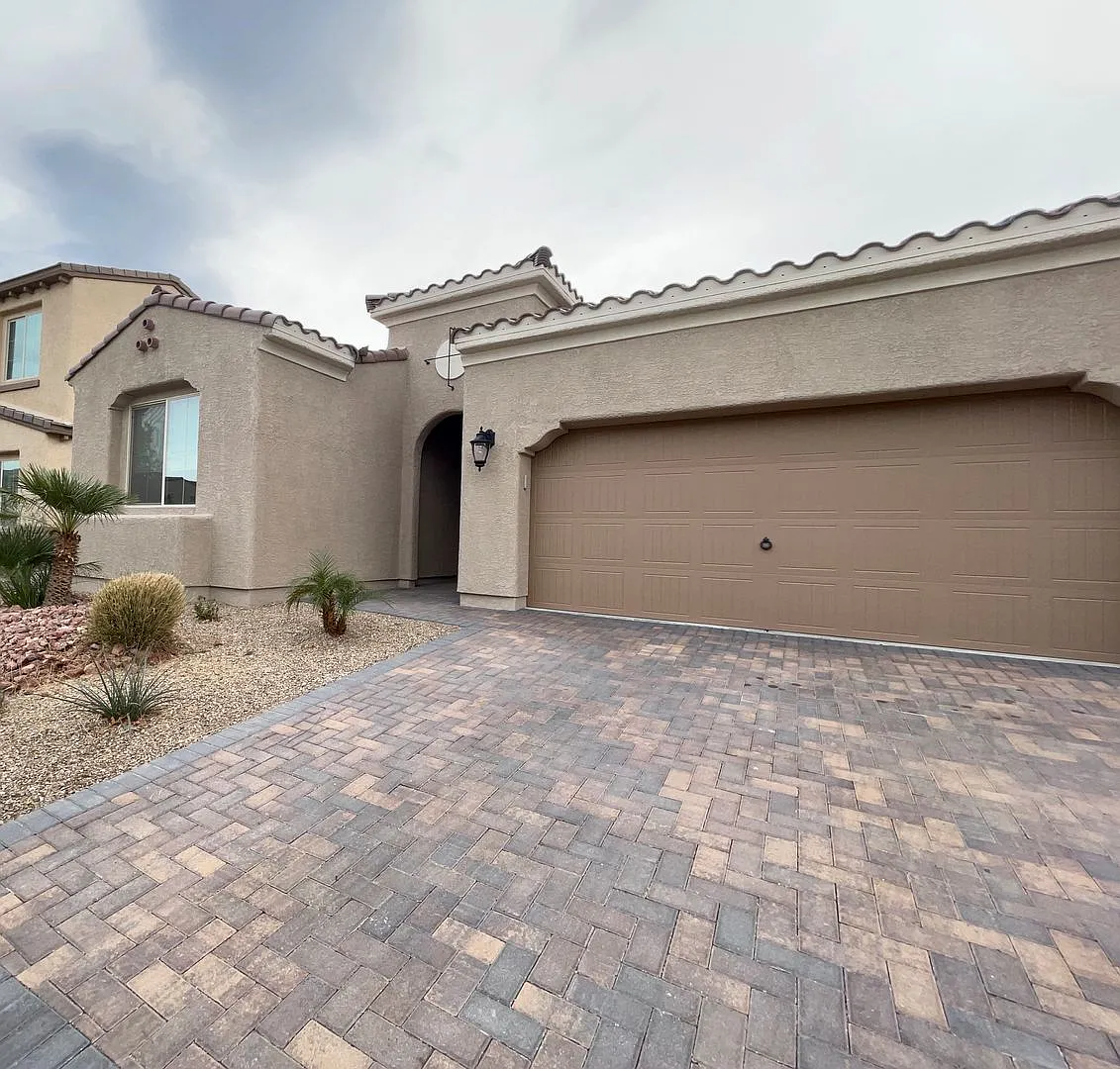 Fully Furnished Designer Home in Guard-Gated Rhodes Ranch Short-Term Luxury Rental — Photo 2