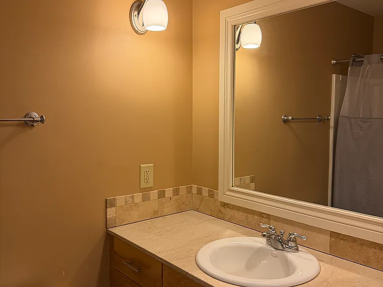 1121 Driftwood Dr — Photo 9