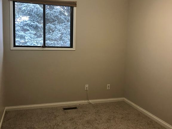 5th image of 10219 171a Ave NW