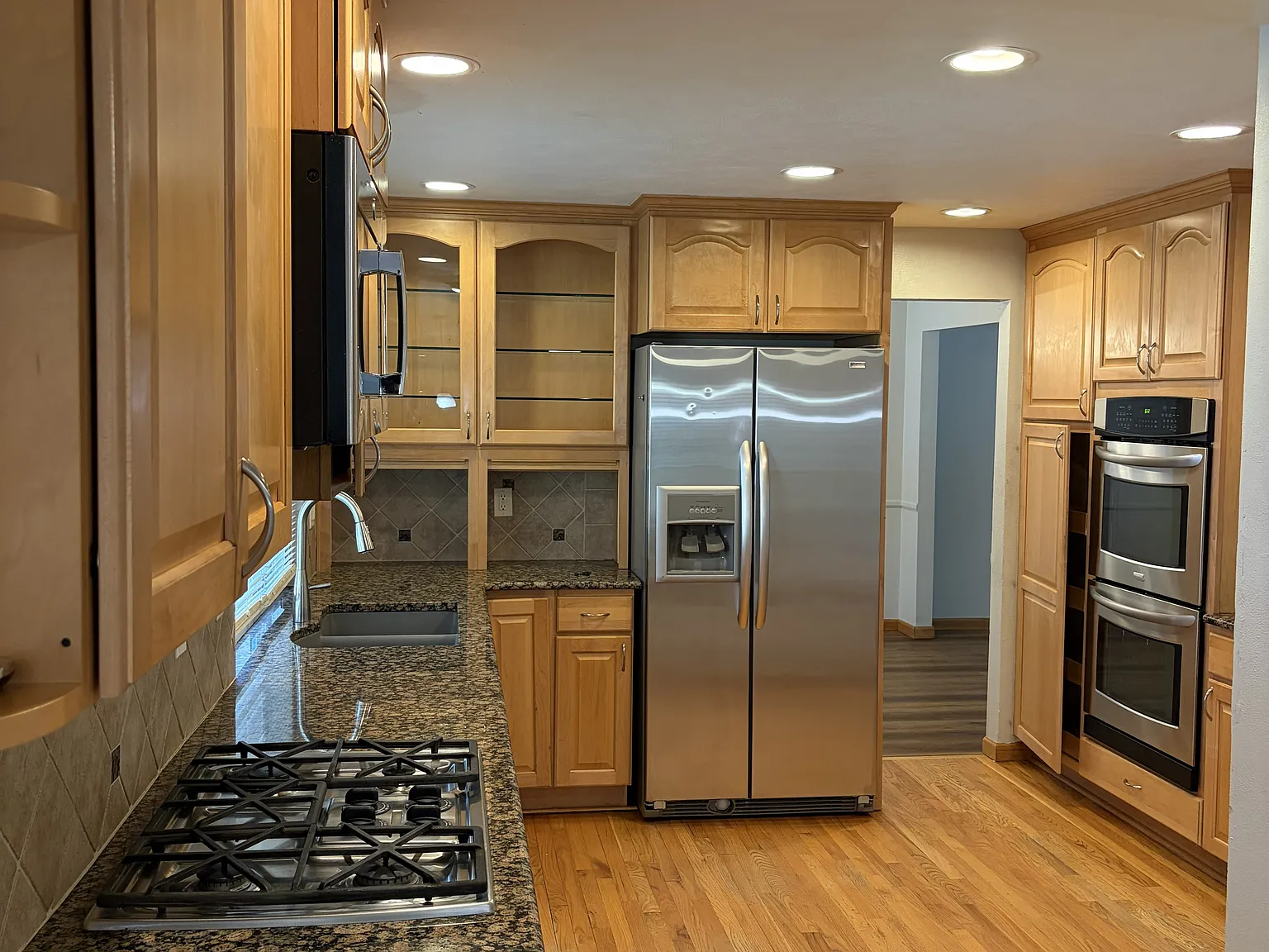 5 bed, 2313 sqft, $3,000 — Photo 2