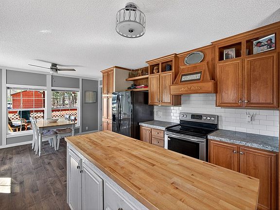 4th image of 3400 Spring Creek Rd