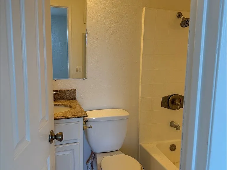 1212 Termino Ave #303 — Photo 9