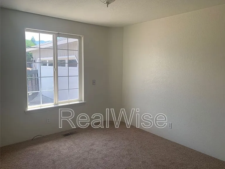 210 Sweetbrier Dr — Photo 14