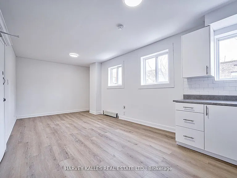 1046 Bathurst St #2 — Photo 15
