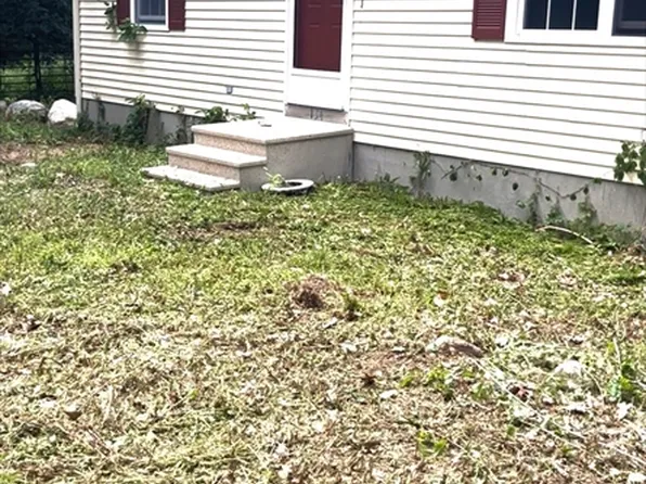 134 Chestnut St, Douglas, MA 01516