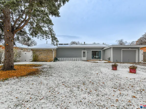 3415 Touzalin Ave, Lincoln, NE 68507