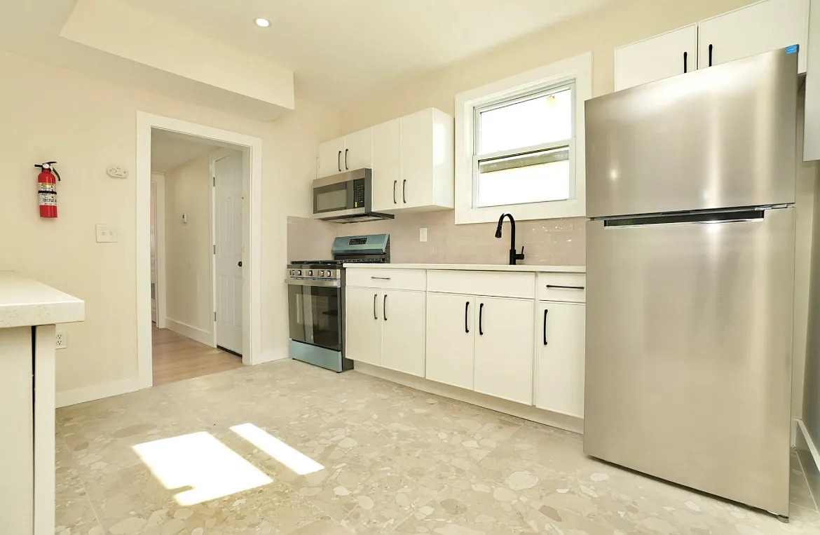 3 bed, $2,500 — Photo 1