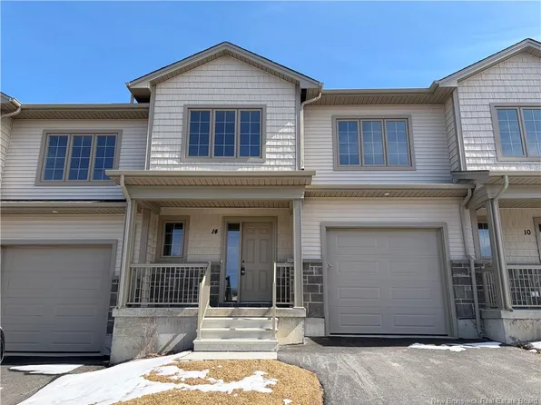 14 Huntingdon Cir, Fredericton, NB E3B 0L9
