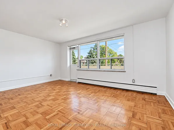 554 Harvie Ave #5, Toronto, ON M6E 4M1