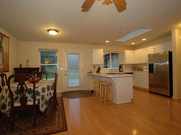 4th image of 139 Gilbertson Rd