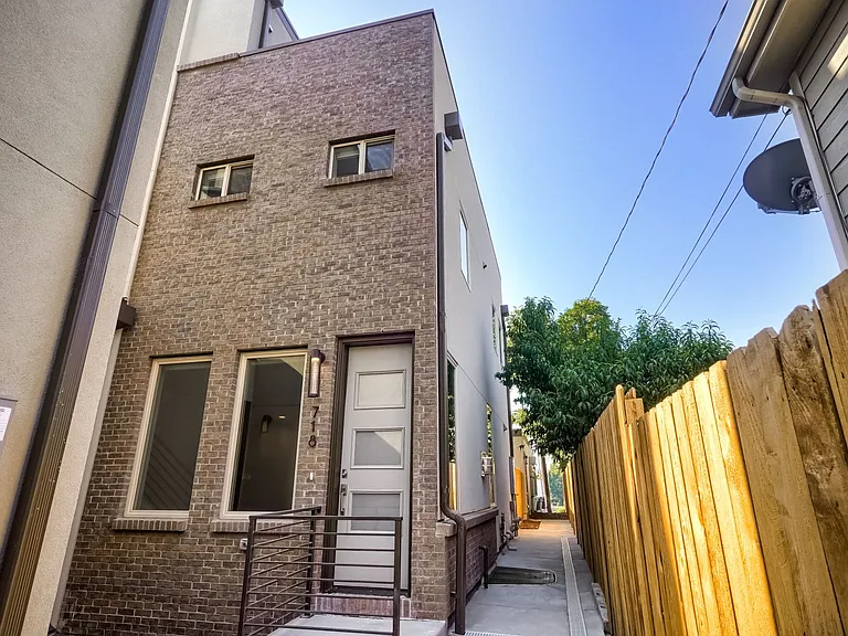718 W 1st Ave — Photo 1