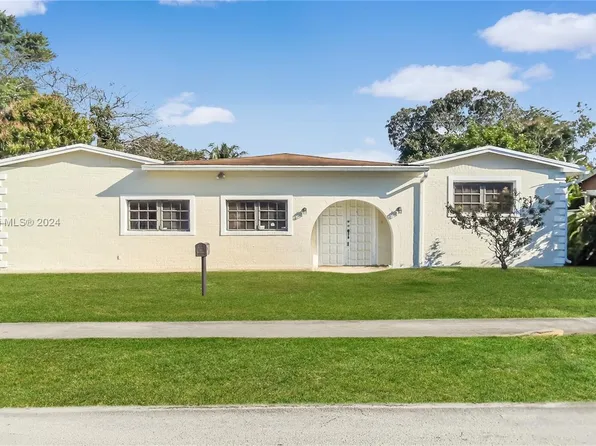 1511 NW 179th Ter, Miami Gardens, FL 33169