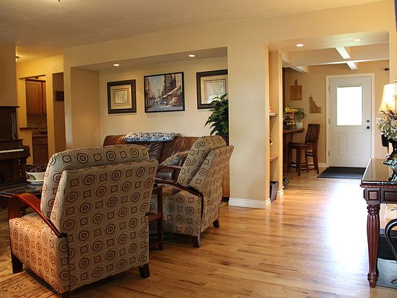 Entry / Living Room.