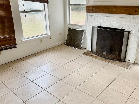 5th image of 1310A Concord Ave