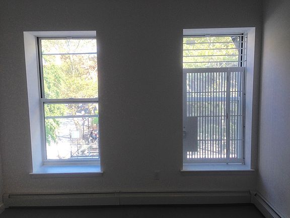 3rd image of 150 Henry St APT 3B