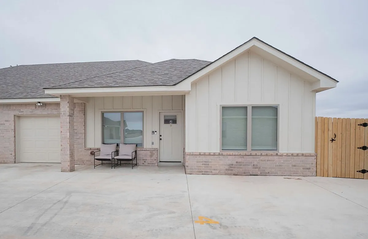 Building Photo - 9283 Redbud Rd
